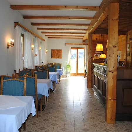 Josefinenhof ノイシュティフト・イム・シュトゥーバイタール