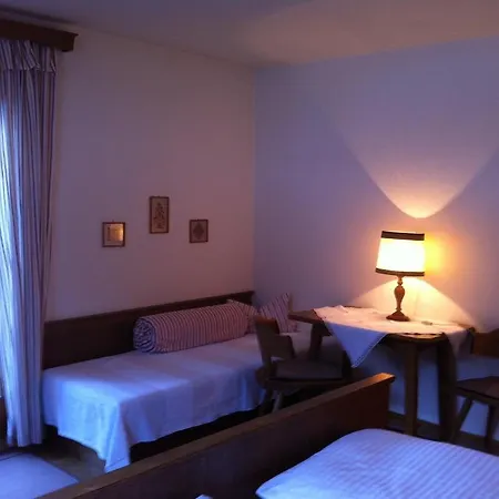 Guest house Josefinenhof 2*